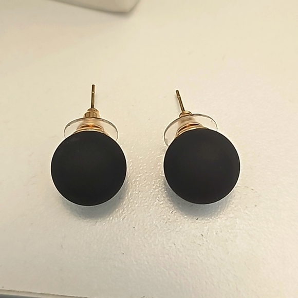 Black matte multiple strands statement necklace and earrings set - Picture 4 of 4